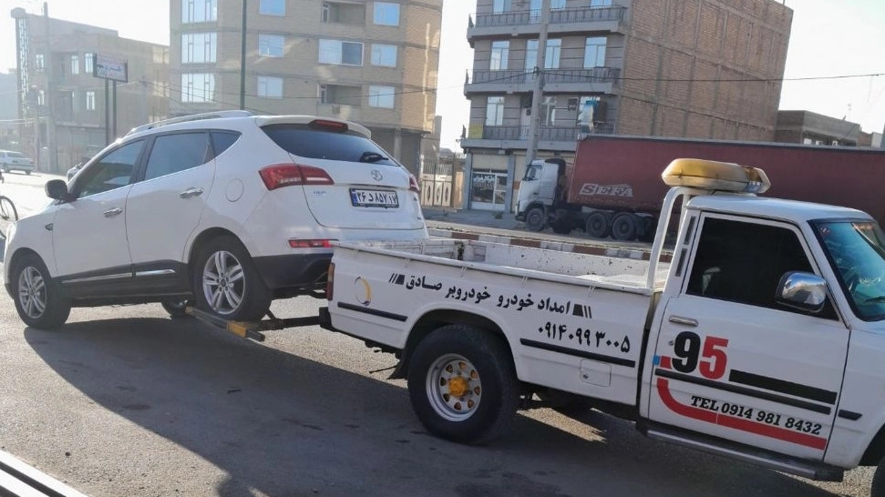 یدک کش مطمئن خودرو در میاندوآب